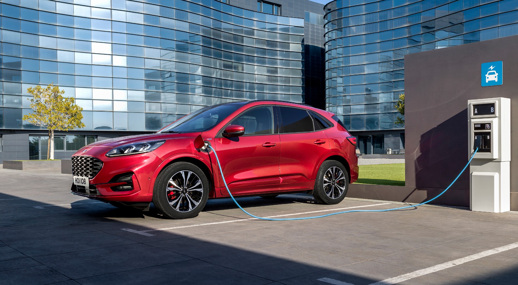 HÍBRIDO ENCHUFABLE // Ford Kuga PHEV (desde 38.954 euros)