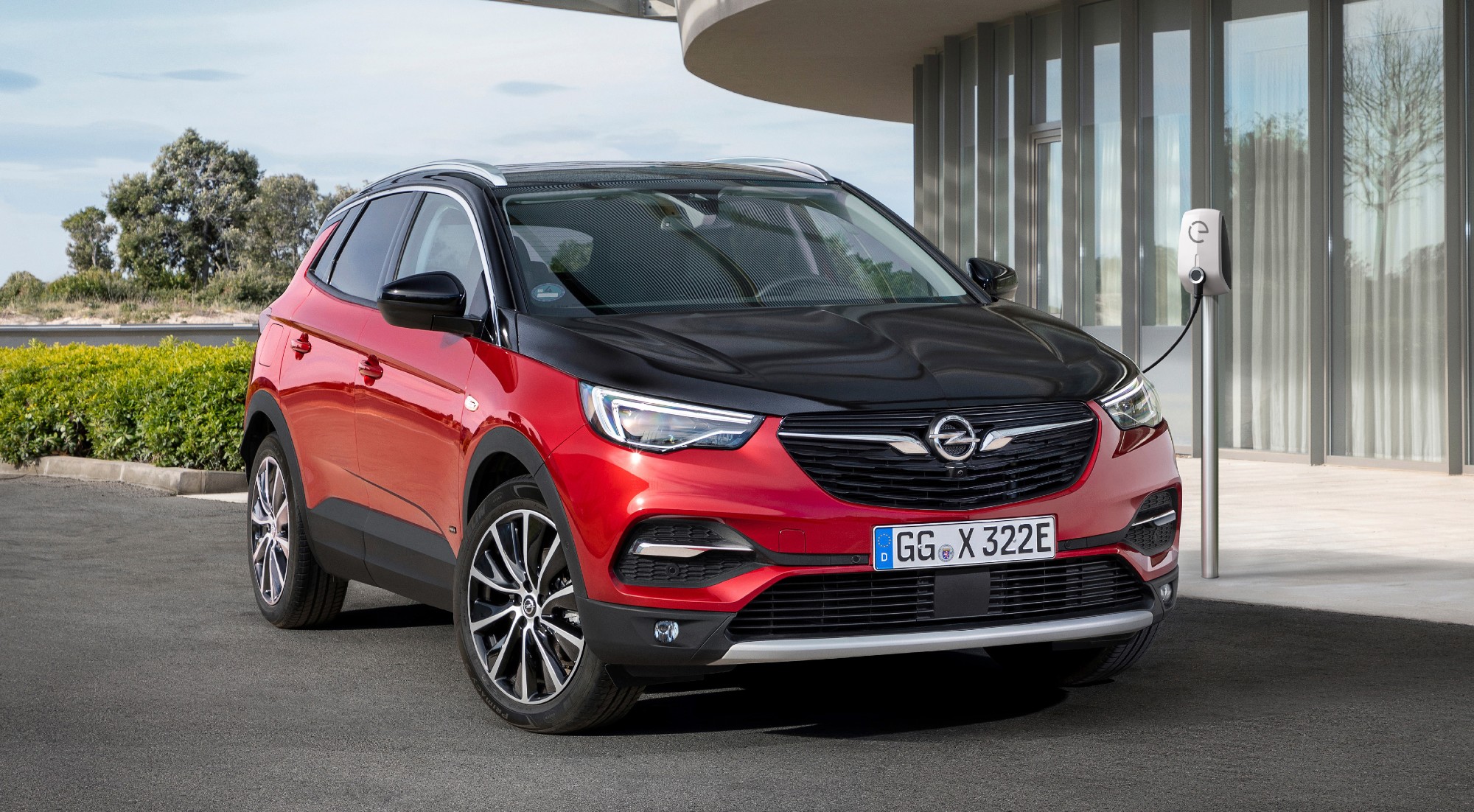 HÍBRIDO ENCHUFABLE // Opel Grandland X Hybrid4 (desde 45.885 euros)