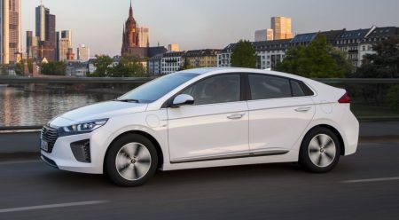 HÍBRIDO ENCHUFABLE // Hyundai Ioniq PHEV (desde 24.600 euros)