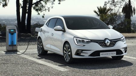 HÍBRIDO ENCHUFABLE // Renault Mégane E-Tech (desde 26.490 euros)