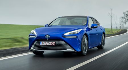HIDRÓGENO // Toyota Mirai (desde 69.000 euros)