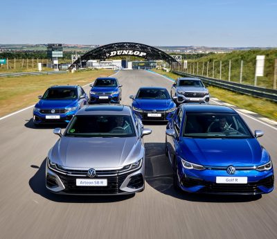 En primer plano, los Arteon Shooting Brake y Golf; en la segunda fila, los T-Roc y Arteon, y en la tercera, Tiguan y Touarg.