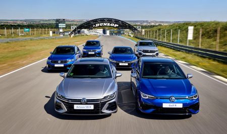 En primer plano, los Arteon Shooting Brake y Golf; en la segunda fila, los T-Roc y Arteon, y en la tercera, Tiguan y Touarg.