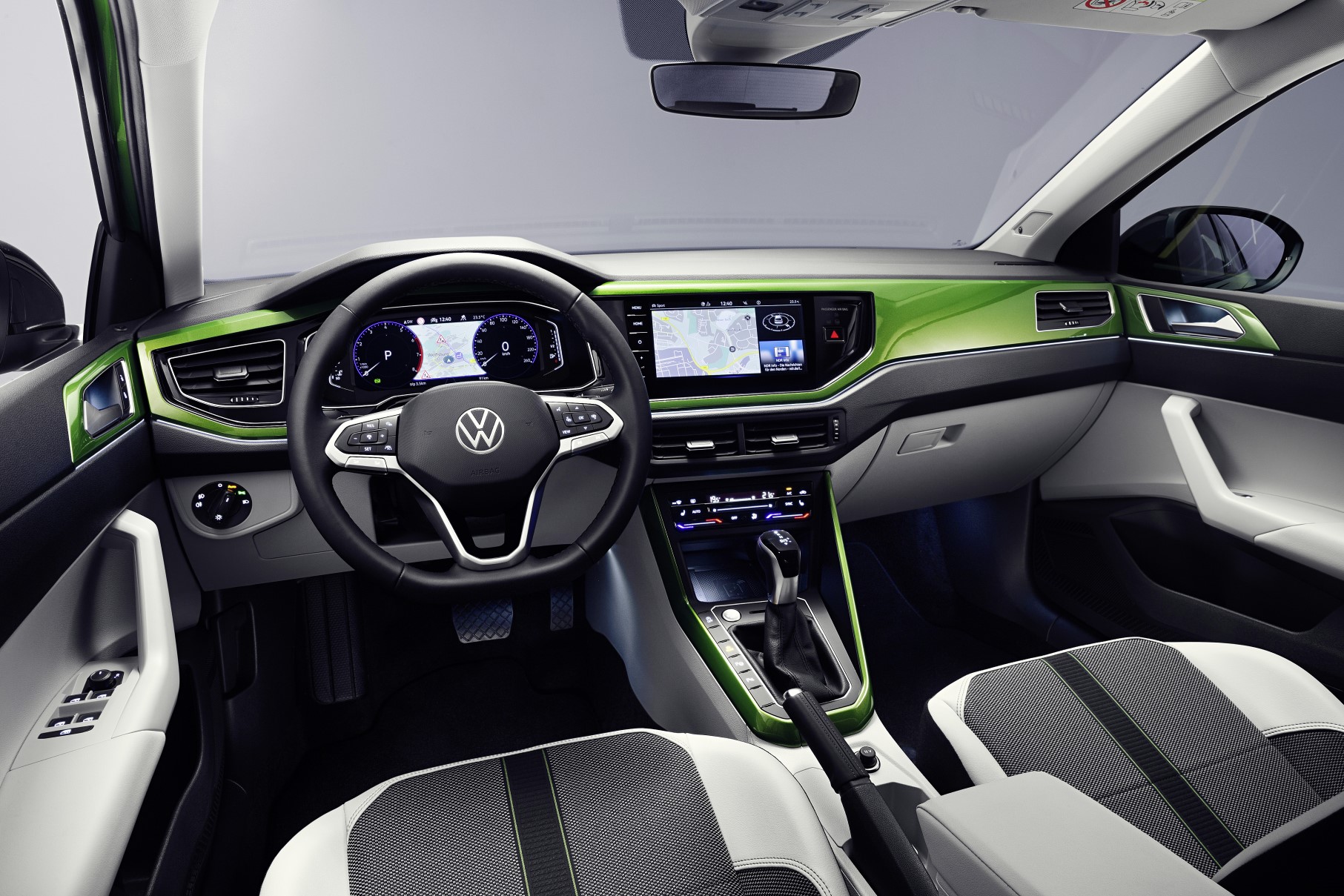 VOLKSWAGEN TAIGO interior verde