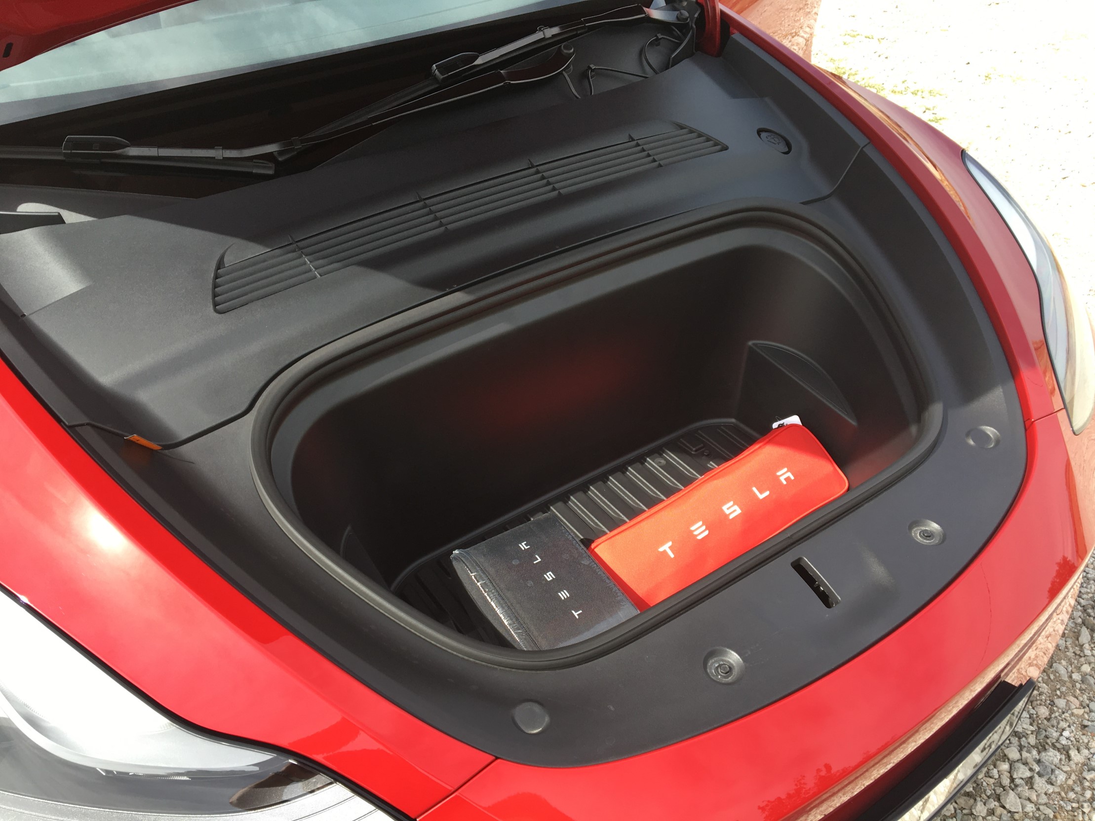 Tesla Model Y / Cofre delantero