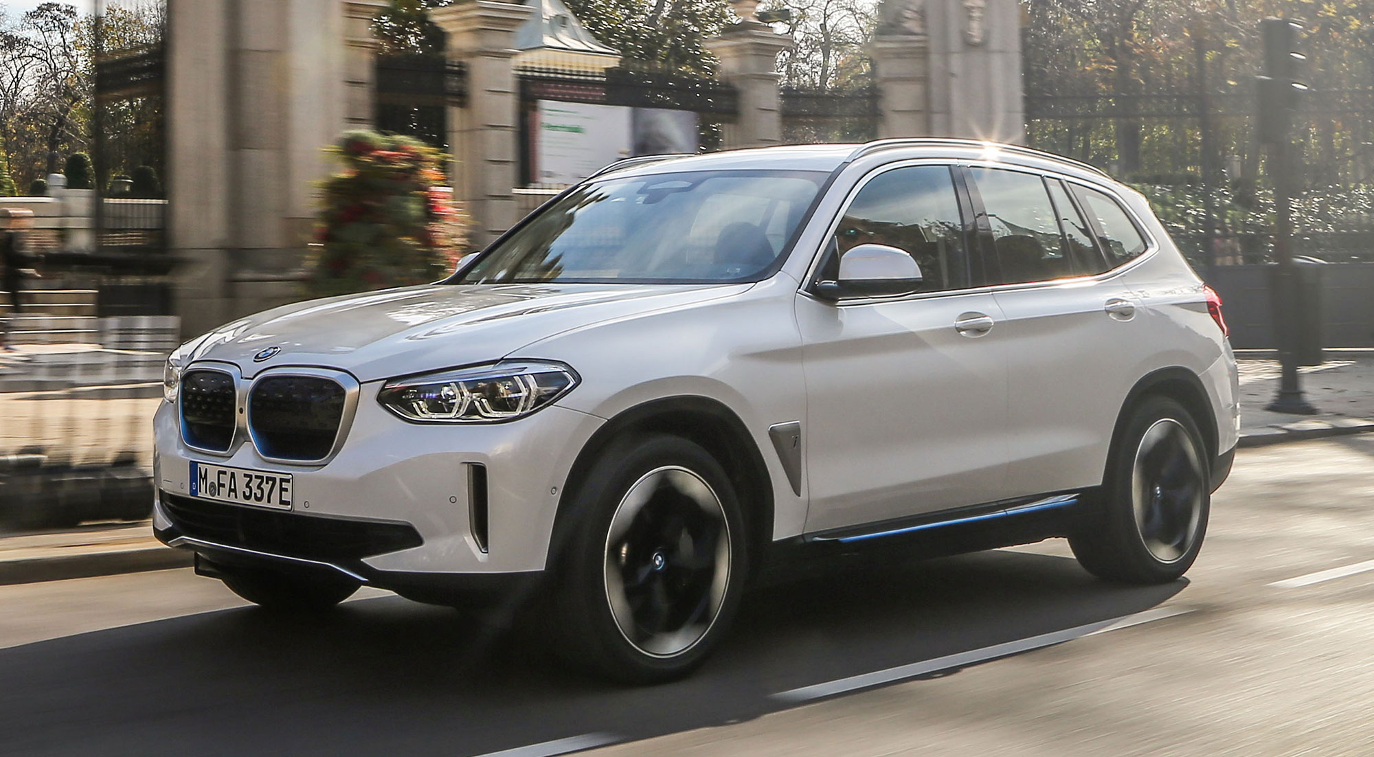 BMW iX3 // Desde 72.300 euros