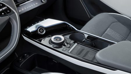 Kia EV6 / Botón de arranque, cambio y plano de carga para el móvil