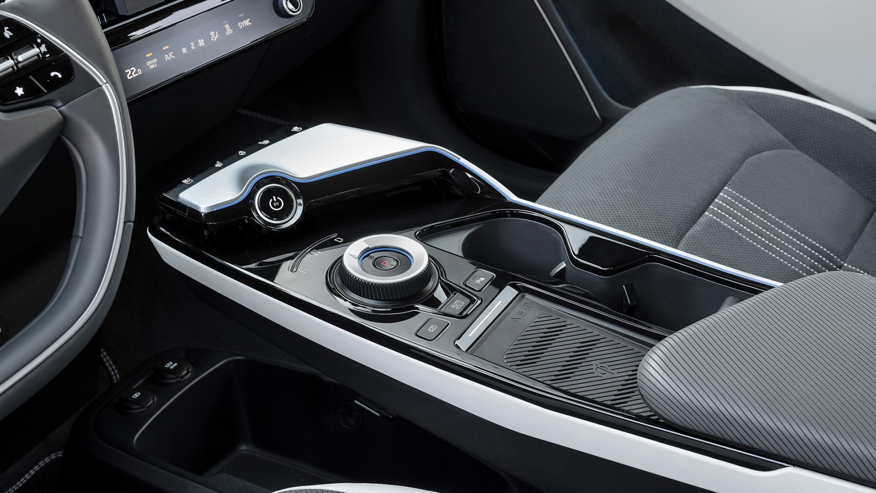 Kia EV6 / Botón de arranque, cambio y plano de carga para el móvil