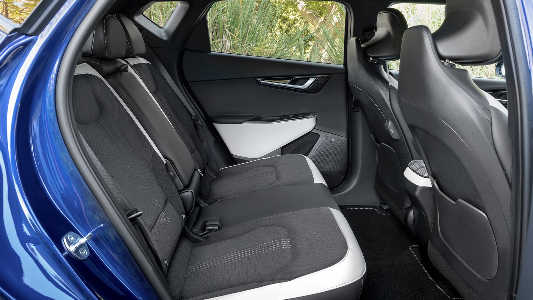 Kia EV6 / Plazas traseras: espacio para las piernas y anchura para tres