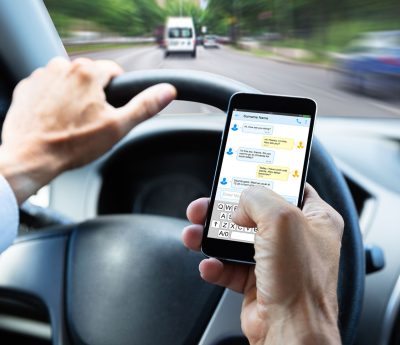 Móvil en el coche