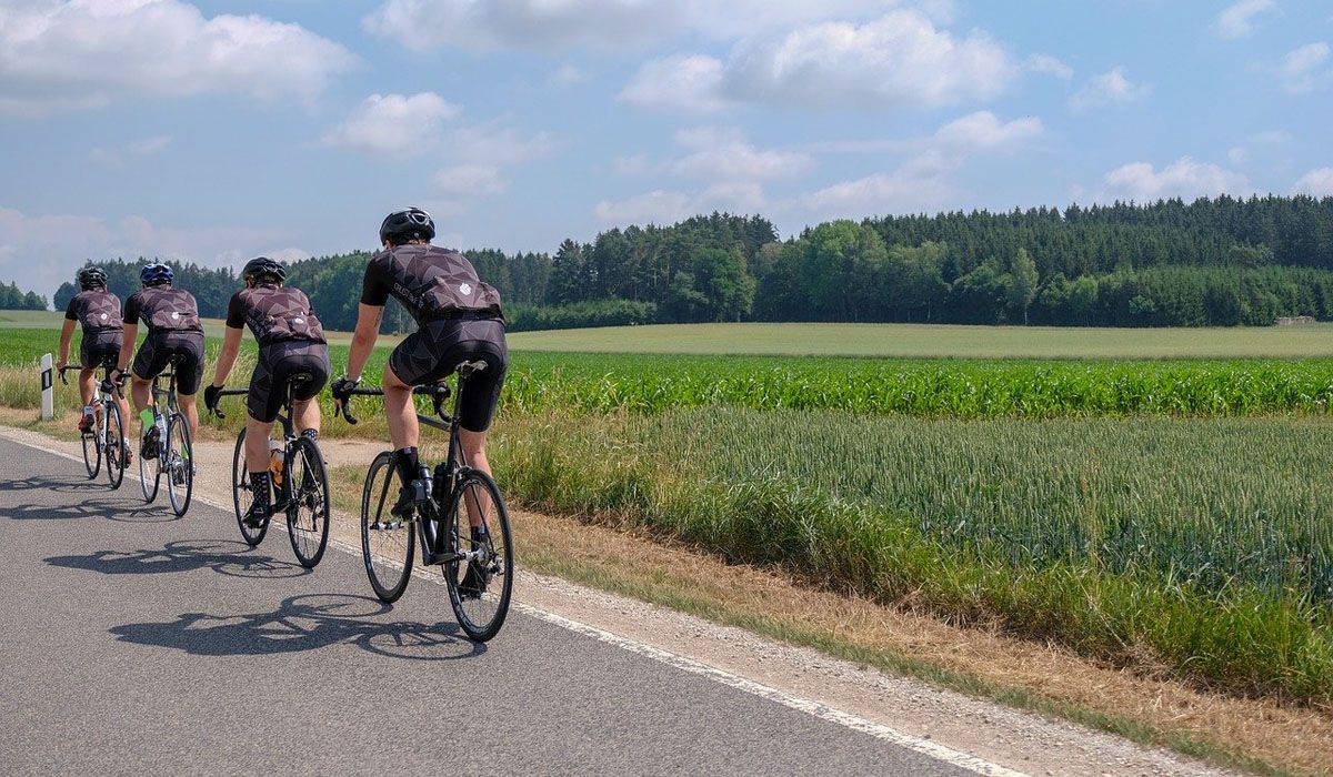ciclistas-en-grupo