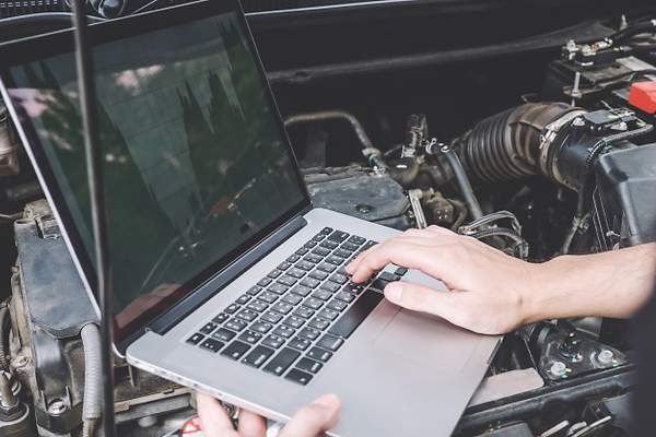 600x400_caja-negra-coche-ordenador-dreamstime