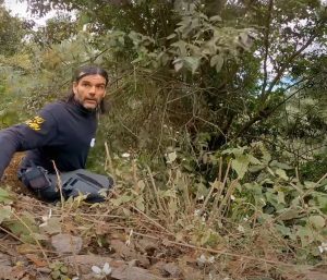 Charly Sinewan rescata a Claudrione en Guatemala.