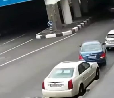 La viral maniobra de aparcamiento que acaba en accidente de tráfico.