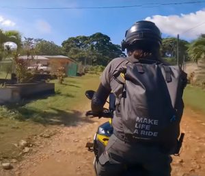 Charly Sinewan conoce una tribu africana en Centroamérica.