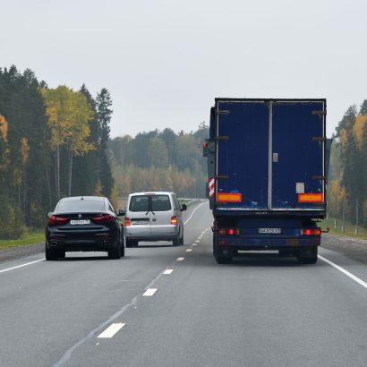 Romper el límite de velocidad para adelantar: la regla que casi nadie conoce realmente