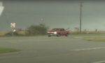Un tornado arrastra un pick-up en Texas: así termina el coche