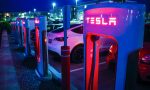Tesla ofrece cargas gratuitas para los ucranianos que huyen del país