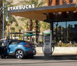 Estación de carga Volvo Starbucks