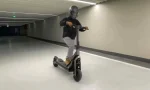 Un accesorio para que el patinete eléctrico suene como un Ferrari 