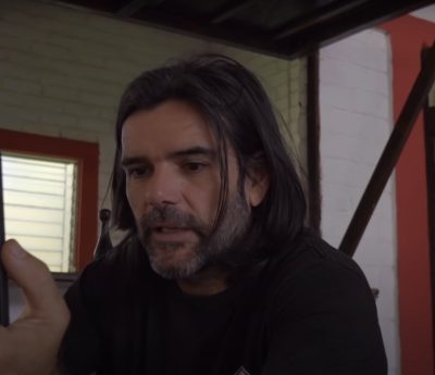 Charly Sinewan termina en el pozo de Rigoberto, un viejo amigo