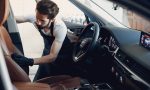 ¿Cómo limpiar la tapicería del coche con productos de casa?