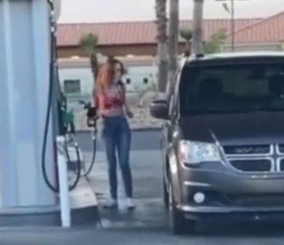 vídeo mujer gasolina