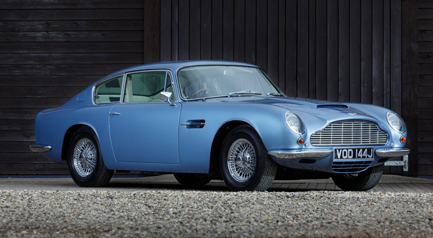 Aston Martin DB6