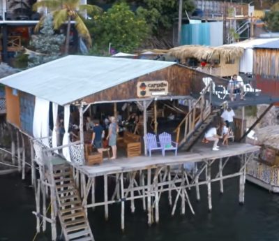 Charly Sinewan conoce a un pirata francés en El Salvador