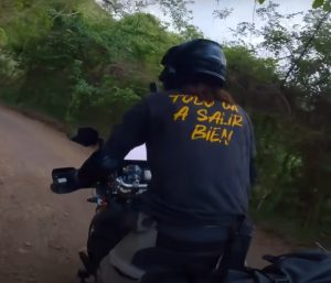 Charly Sinewan es alcanzado por una tormenta eléctrica en mitad del viaje