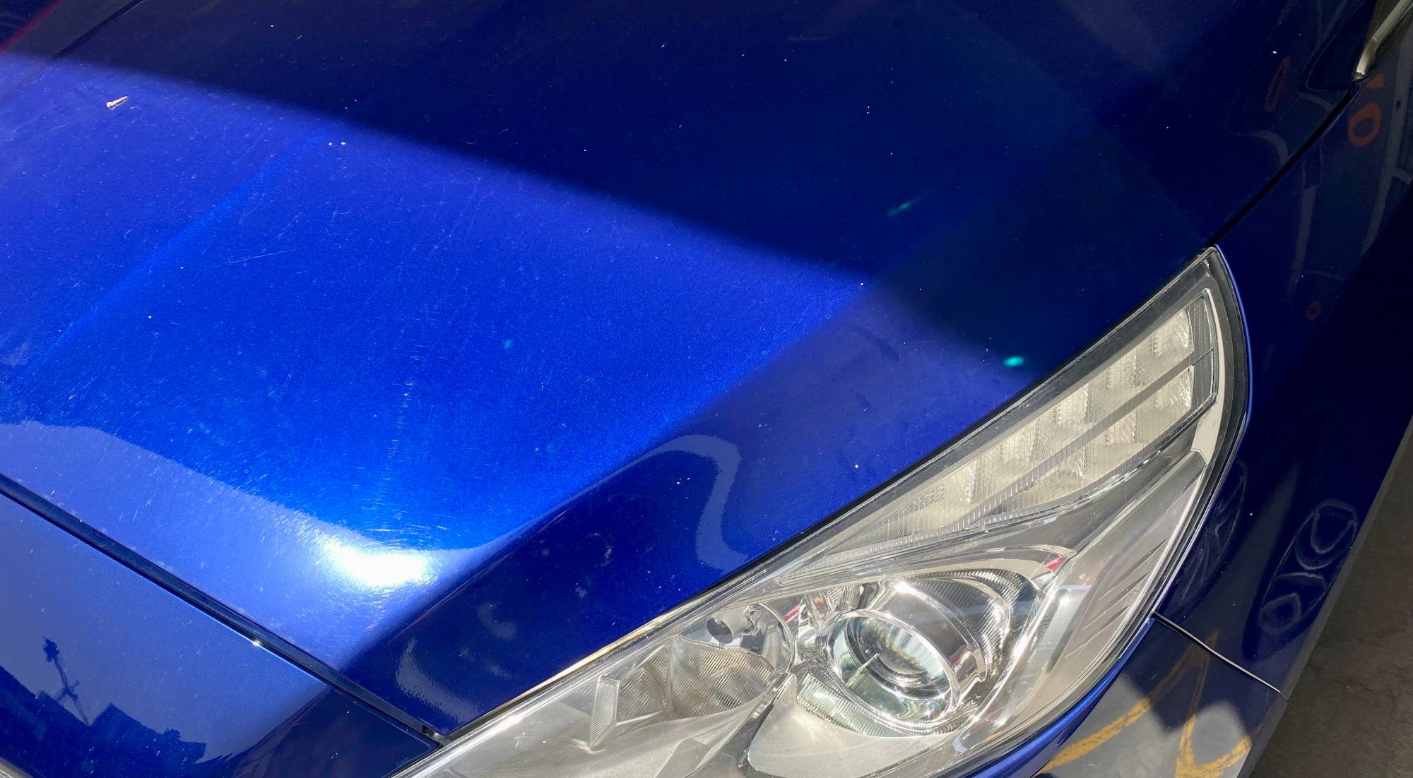 como afecta sol pintura e interior coche