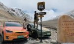 La hazaña de dos Tesla en el Everest