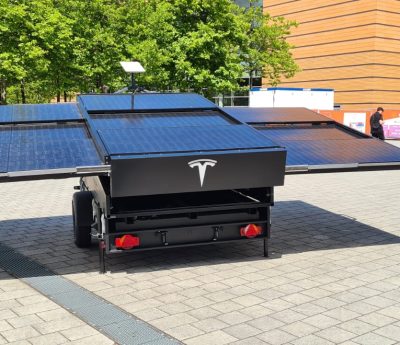 Tesla remolque solar