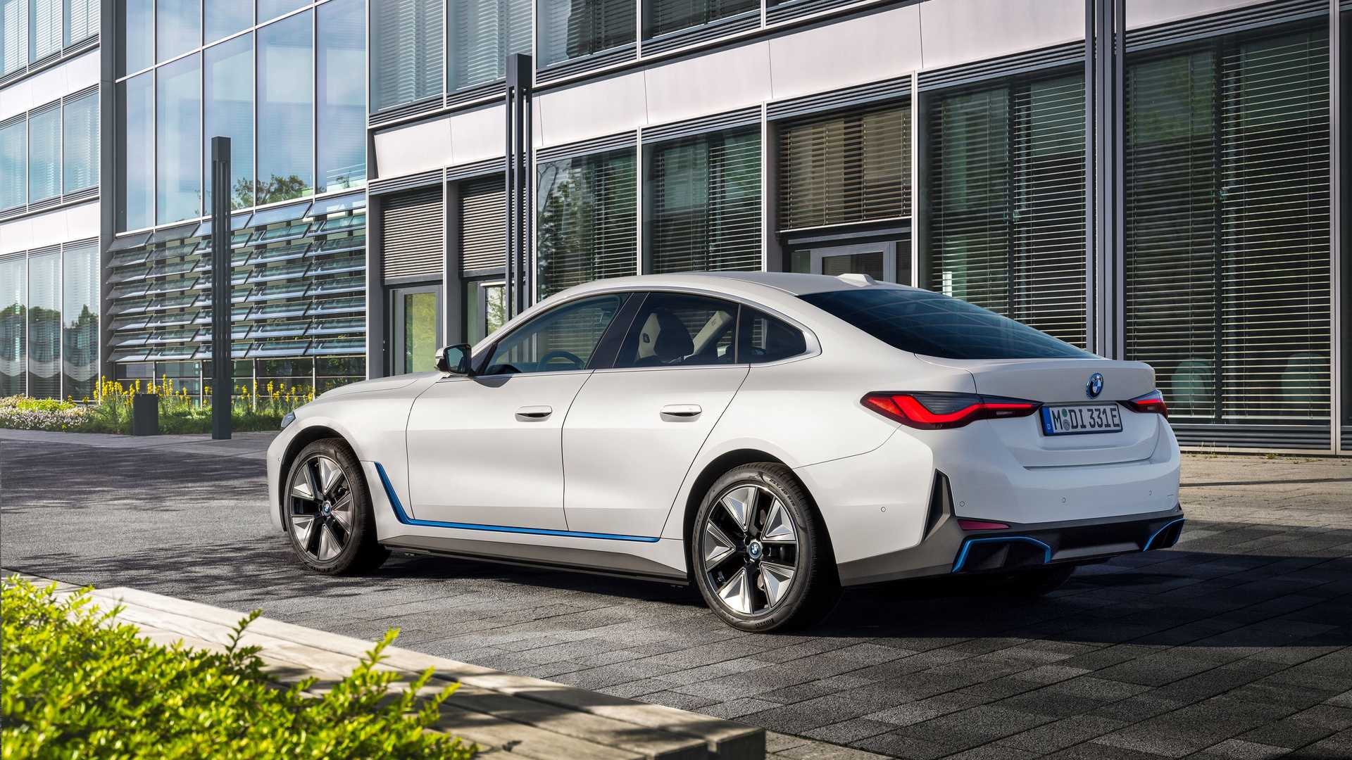 BMW i4 eDrive35