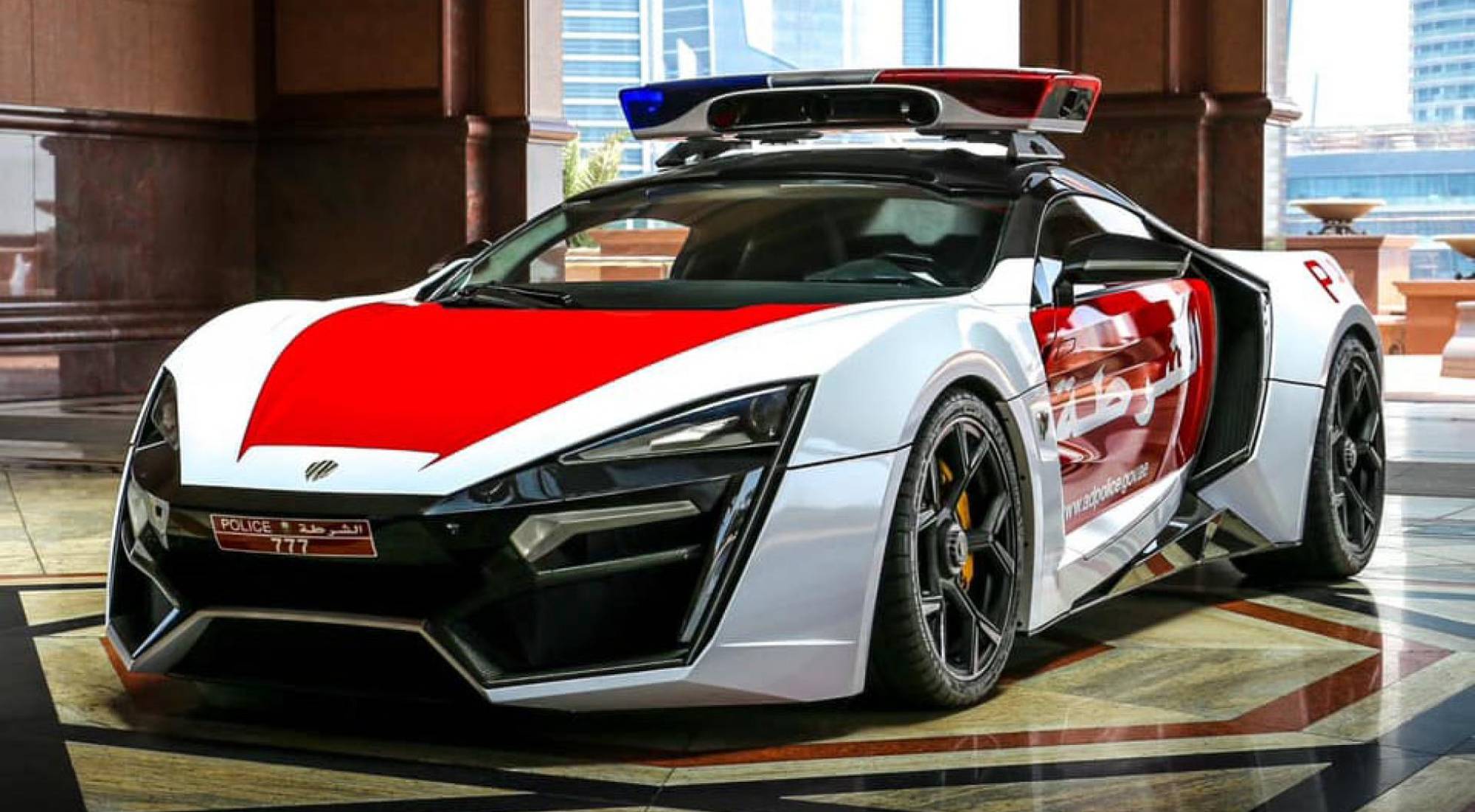 Lykan coche policía