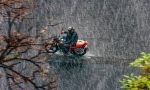 Cómo conducir con seguridad una moto bajo la lluvia