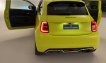 El altavoz gigante del Abarth 500e que falsea un motor de gasolina