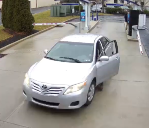 Hombre 77 años choca contra lavadero