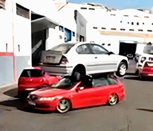 Coche encima de otro