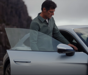 Mark Webber en un Porsche Taycan