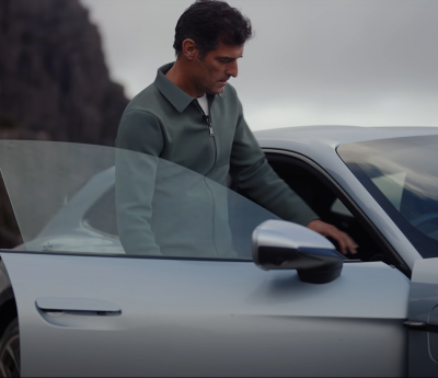 Mark Webber en un Porsche Taycan