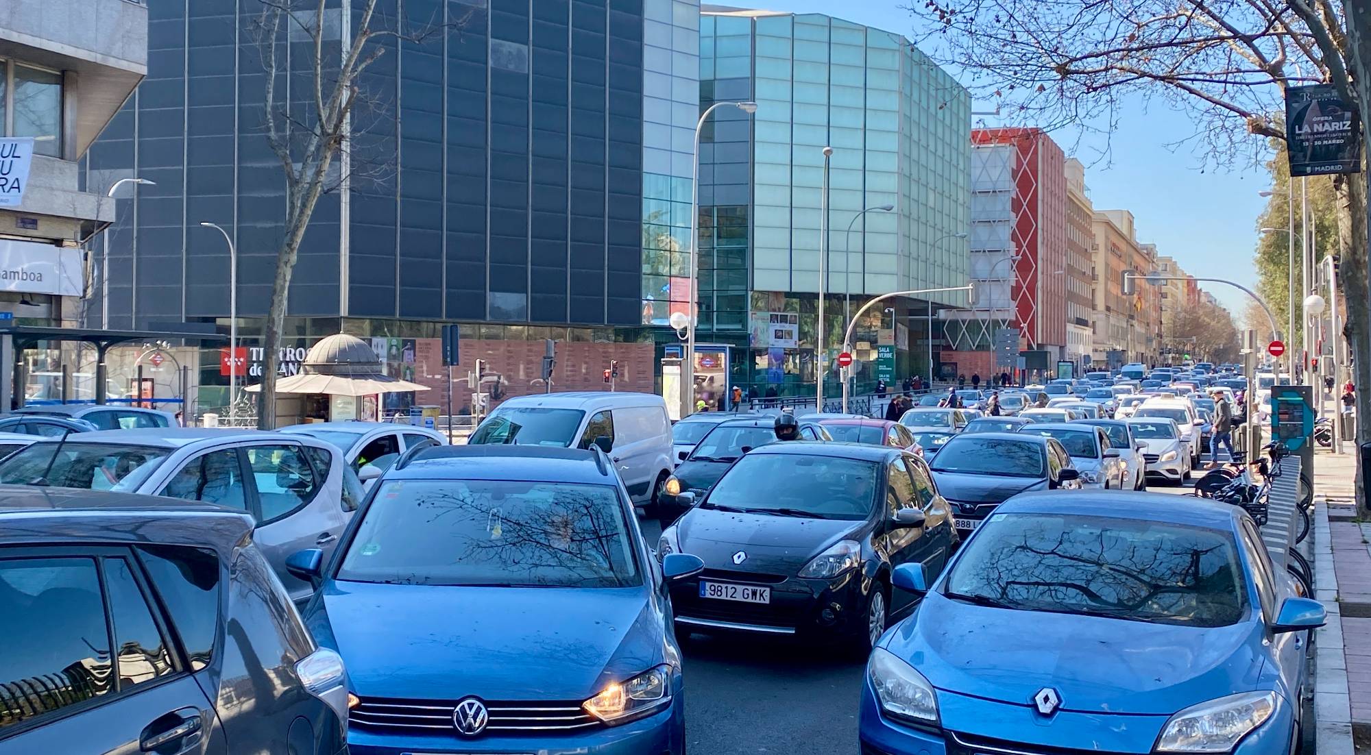 ganar dinero con coche aparcado