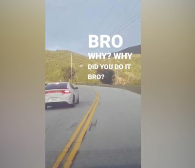 Dodge Driver contra un poste de luz