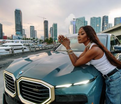 Naomi Campbell con el BMW XM