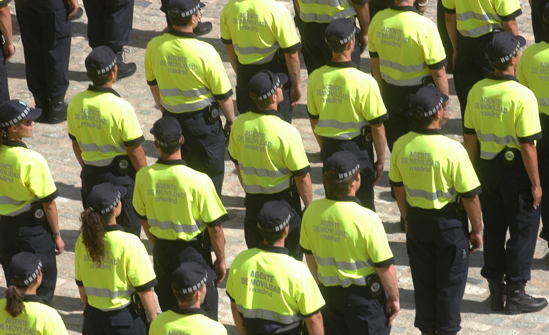 Agentes de movilidad controlando el tráfico