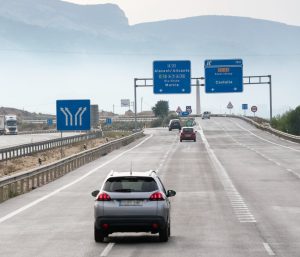 multa carril izquierdo