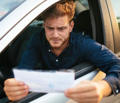 Un conductor puede delegar sus trámites en otras personas para