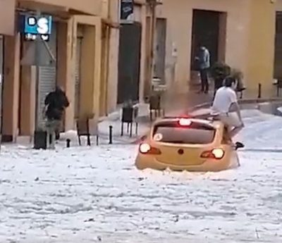 Coche inundado Cataluña
