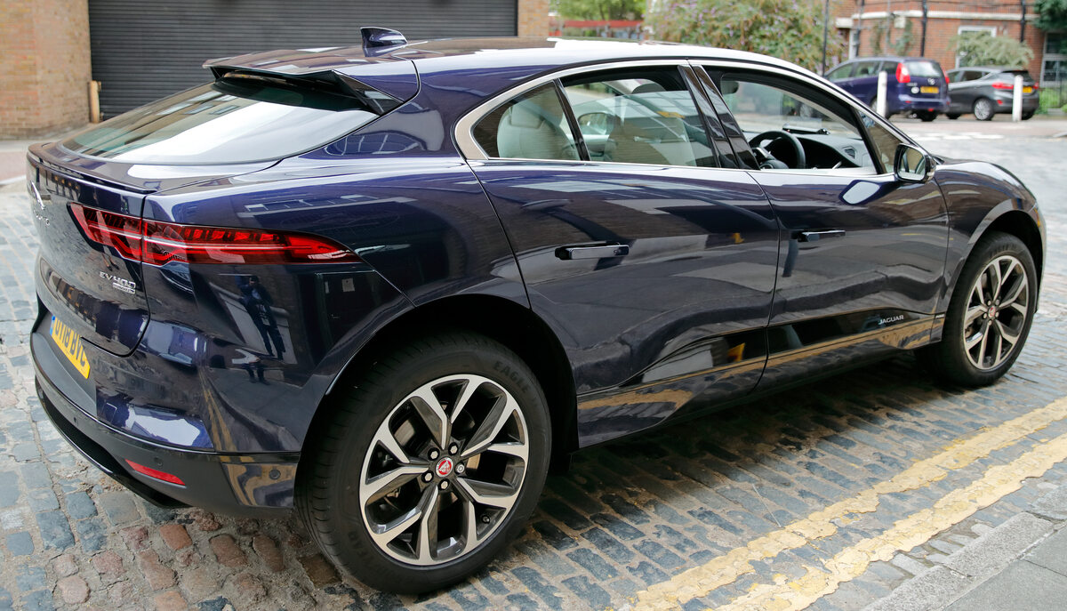 Garaje coches Rey Carlos Inglaterra