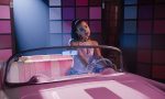 Dua Lipa, al volante del coche de los sueños de Barbie